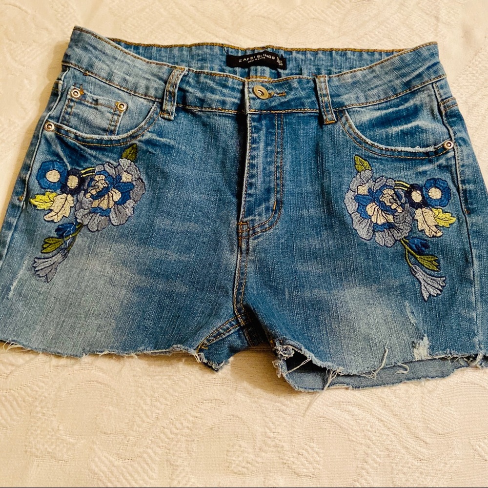 5/$25 ZAFSI BLINGS HIGH RISE EMBROIDERED SHORTS